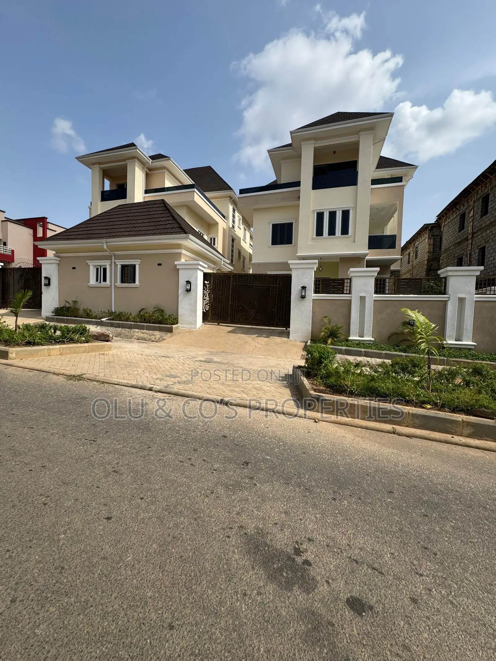 7bdrm Duplex in Guzape for sale in Guzape District