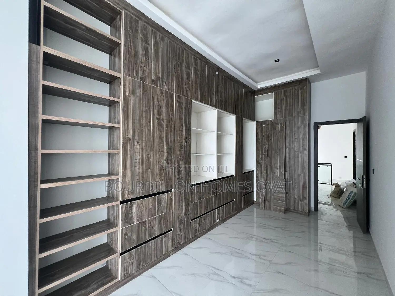 5bdrm Duplex in Osapa london for sale in Osapa london