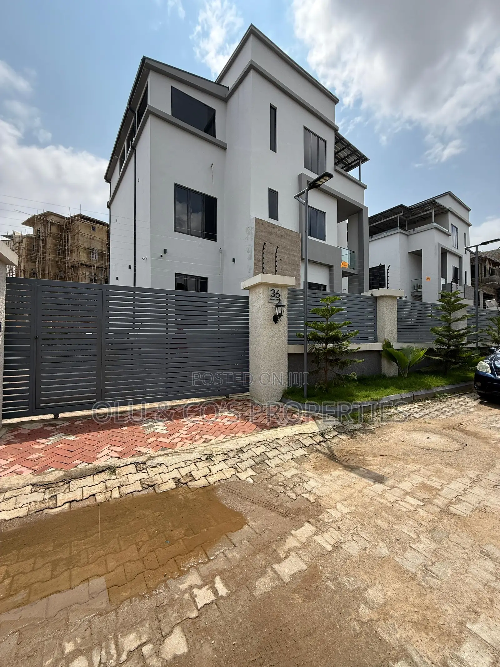 5bdrm Duplex in Guzape for sale in Guzape District