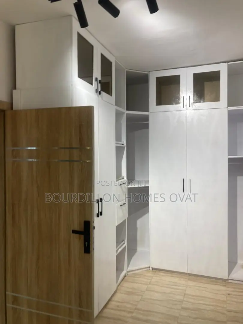 4bdrm Duplex in Chevron for sale in Chevron