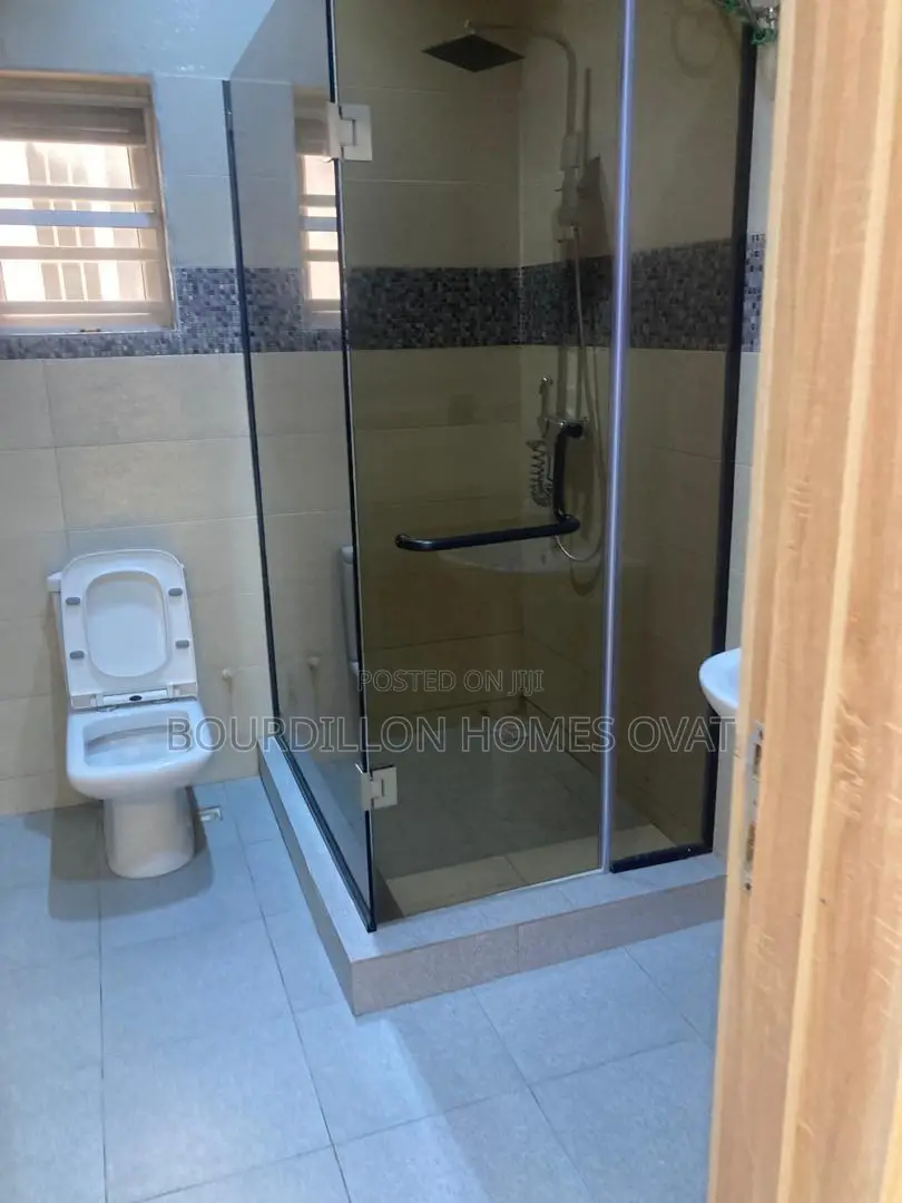 4bdrm Duplex in Chevron for sale in Chevron
