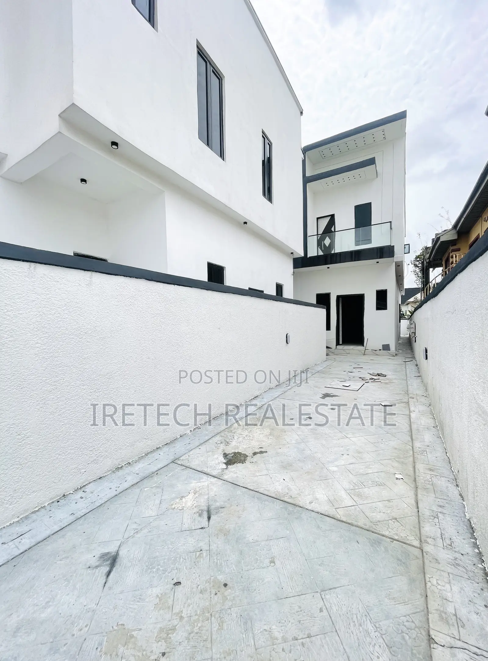 Very Spacious 5 Bedroom Fully Detached Duplex With Bq in Ajah