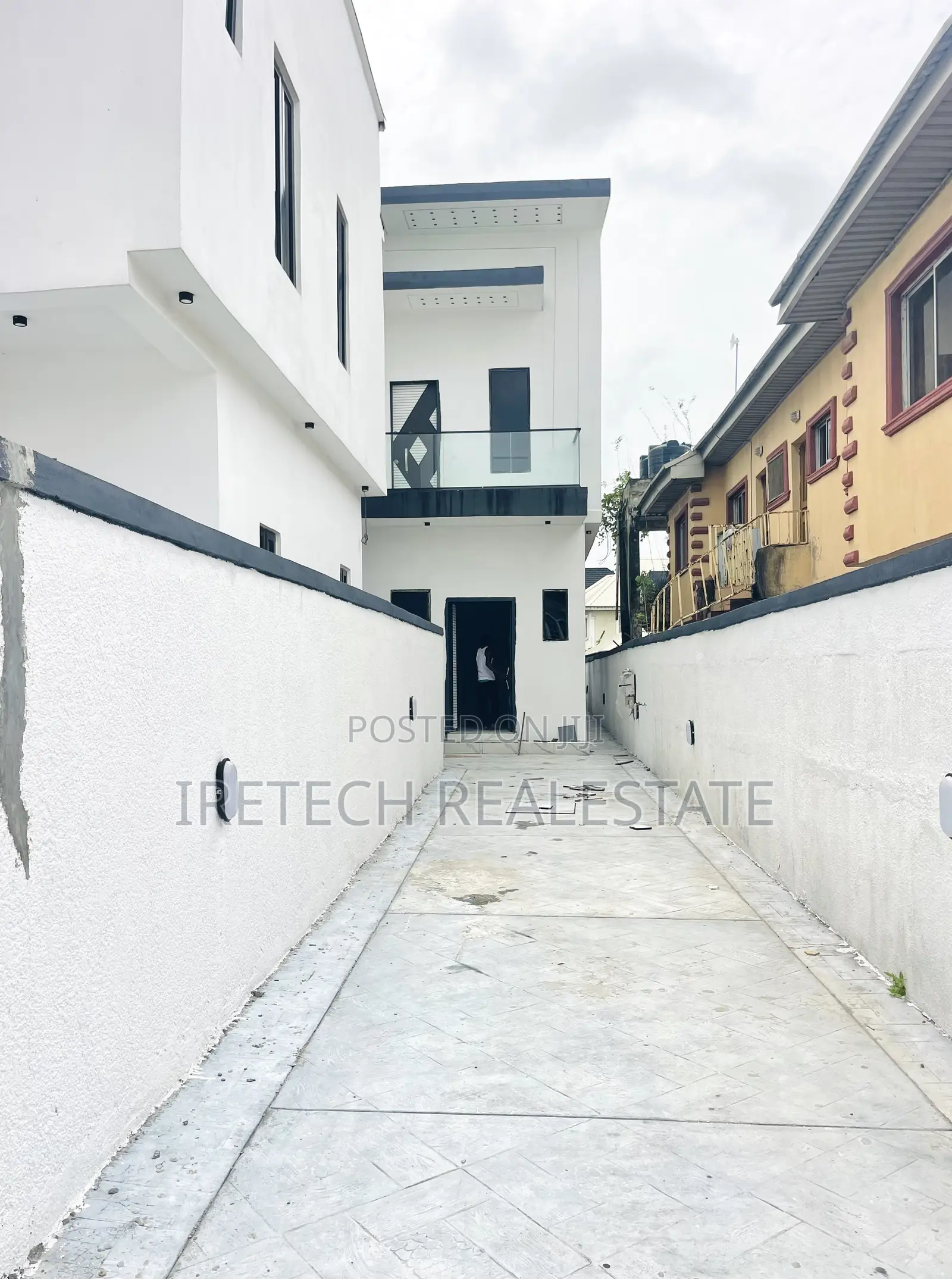 Very Spacious 5 Bedroom Fully Detached Duplex With Bq in Ajah