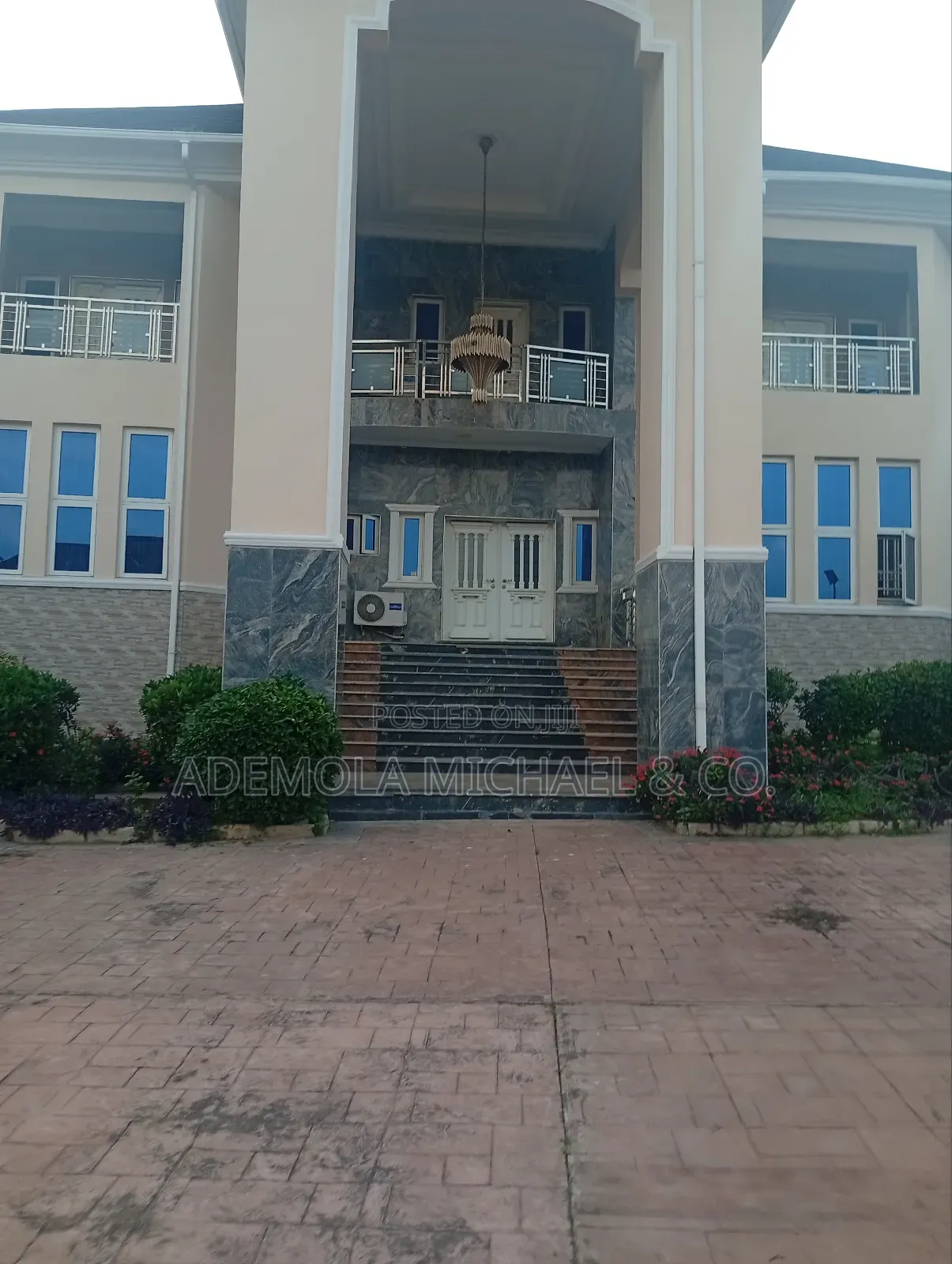 6bdrm Duplex in Apo Legislative Side for rent in Apo District