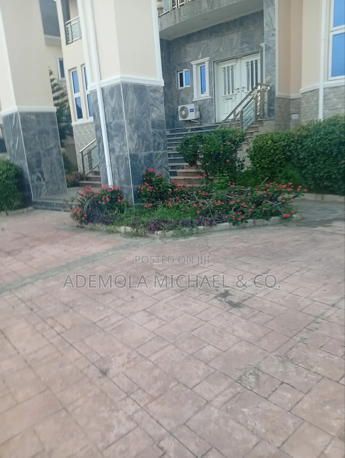 6bdrm Duplex in Apo Legislative Side for rent in Apo District