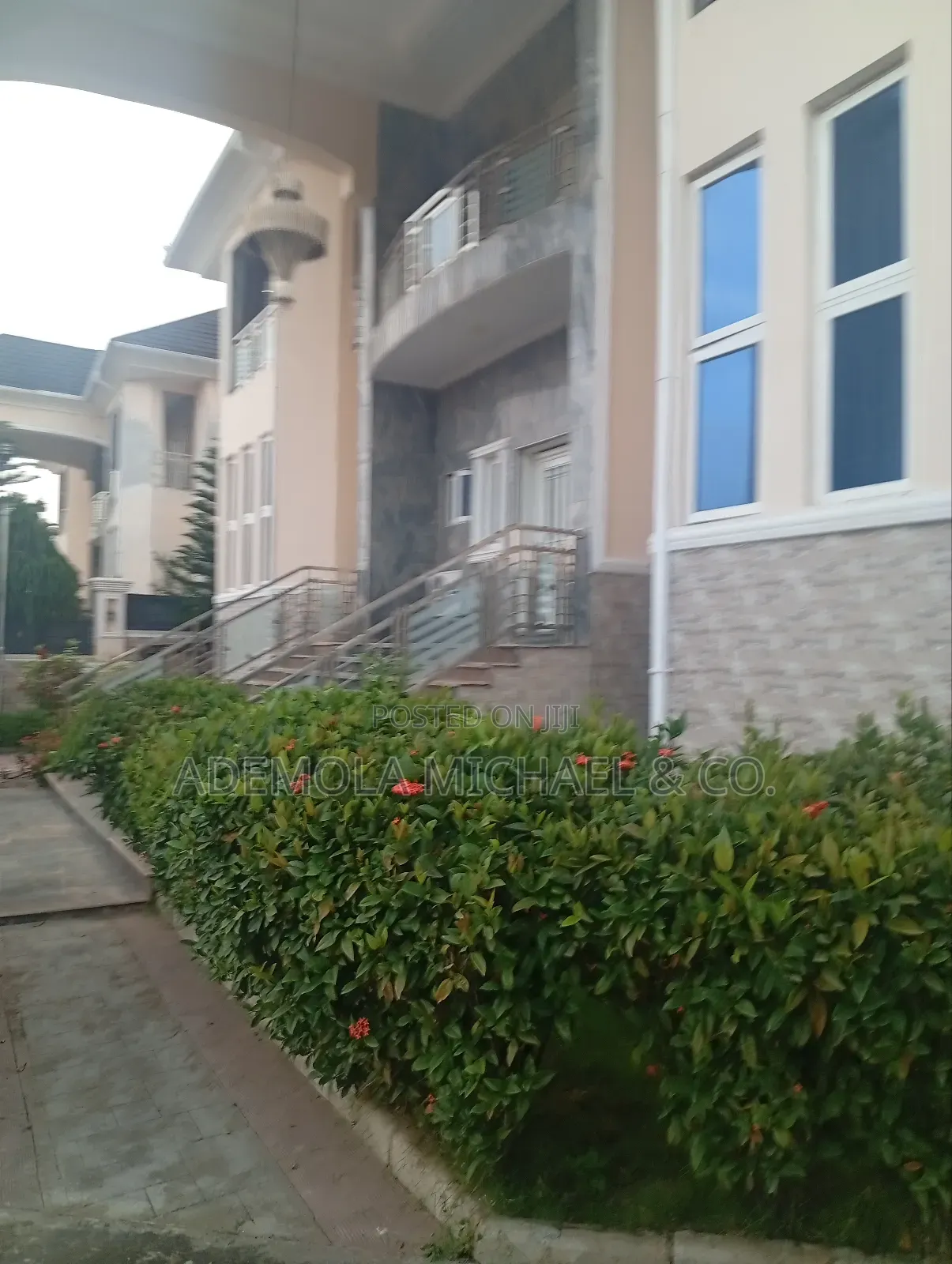 6bdrm Duplex in Apo Legislative Side for rent in Apo District