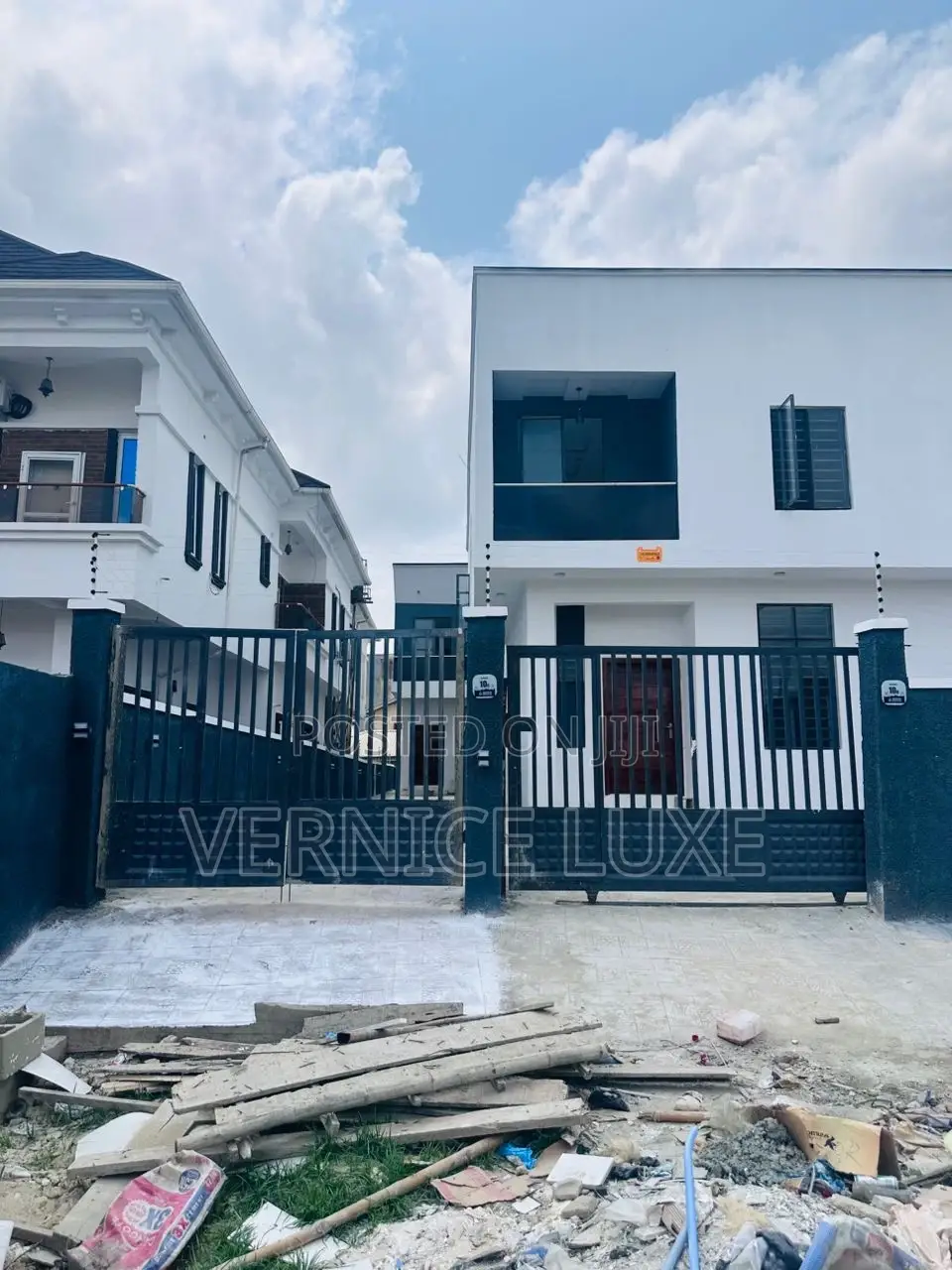 5bdrm Duplex in Thomas Estate for sale in Thomas Estate