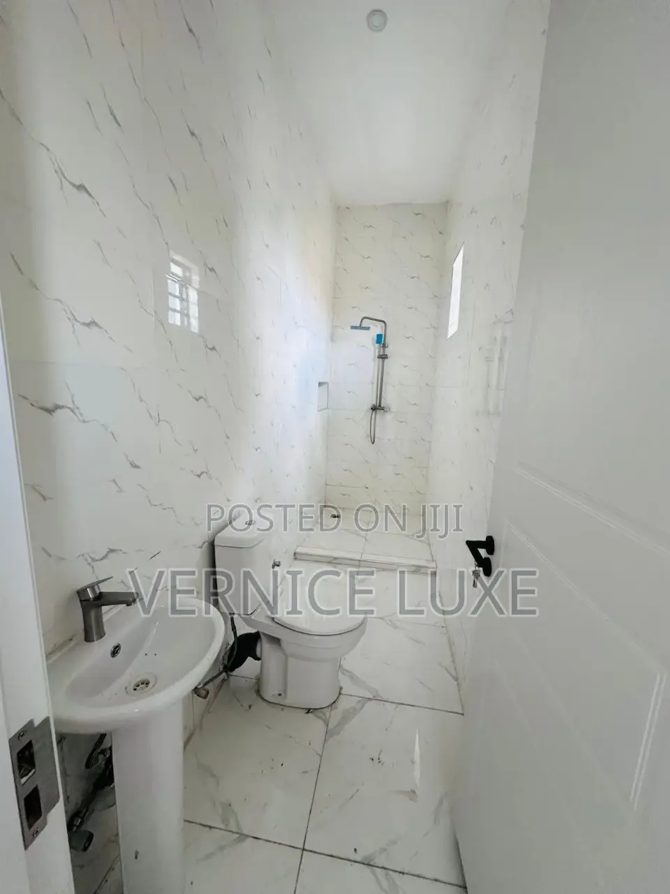 5bdrm Duplex in Thomas Estate for sale in Thomas Estate