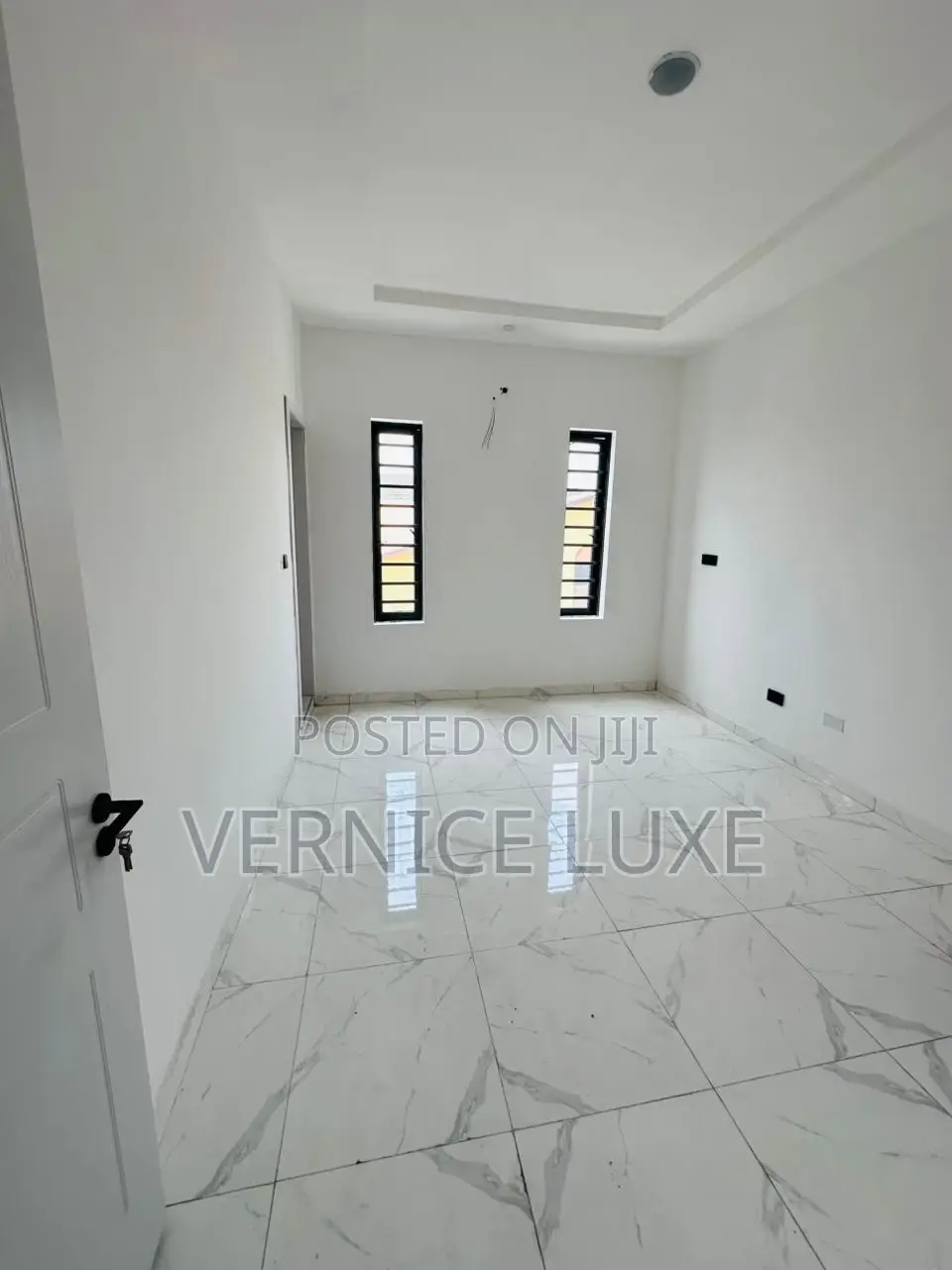 5bdrm Duplex in Thomas Estate for sale in Thomas Estate