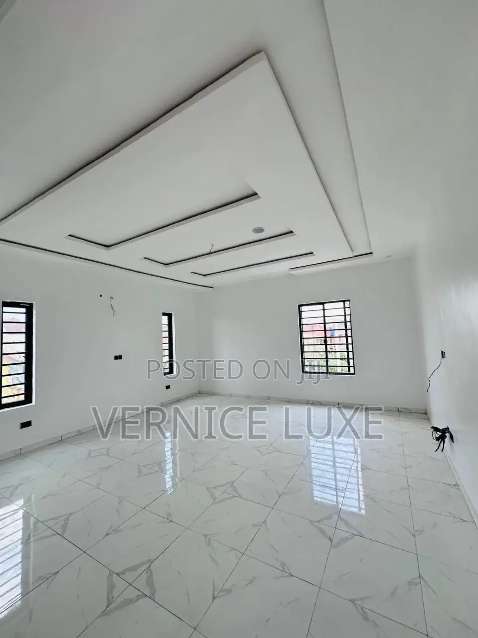 5bdrm Duplex in Thomas Estate for sale in Thomas Estate