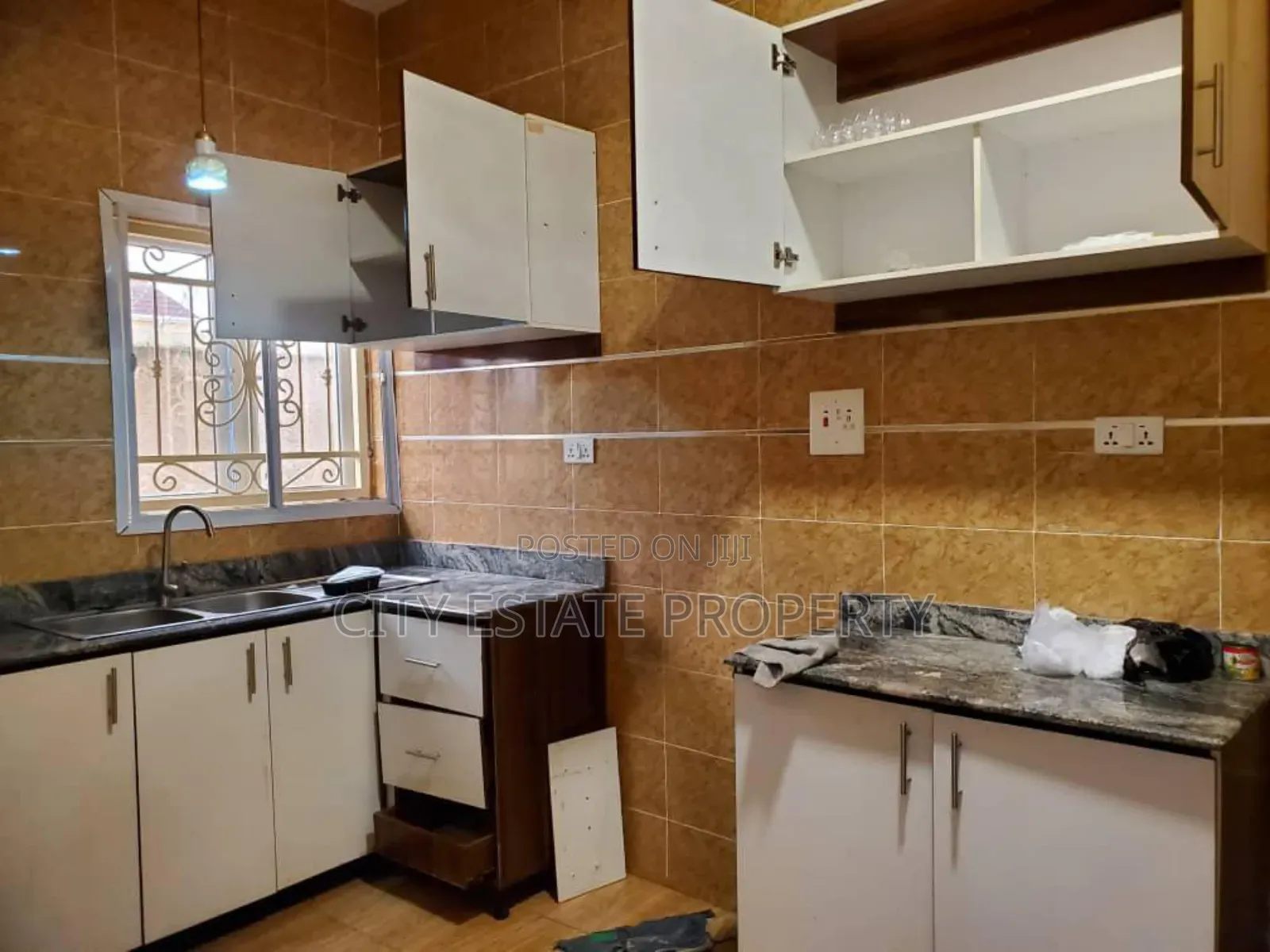 3bdrm Block of Flats in Nnpc Estate, Life Camp for rent in Life Camp