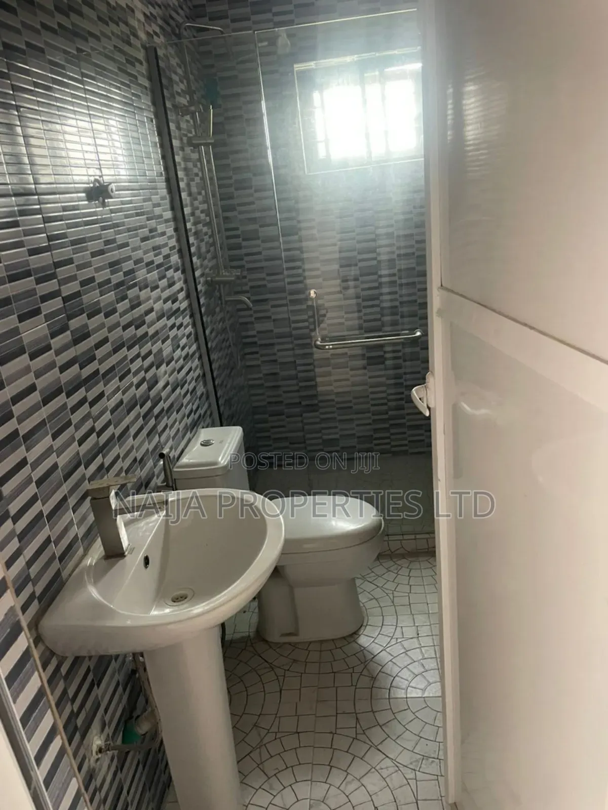 1bdrm Block of Flats in Lekki Scheme 2, Ajah for sale in Ajah