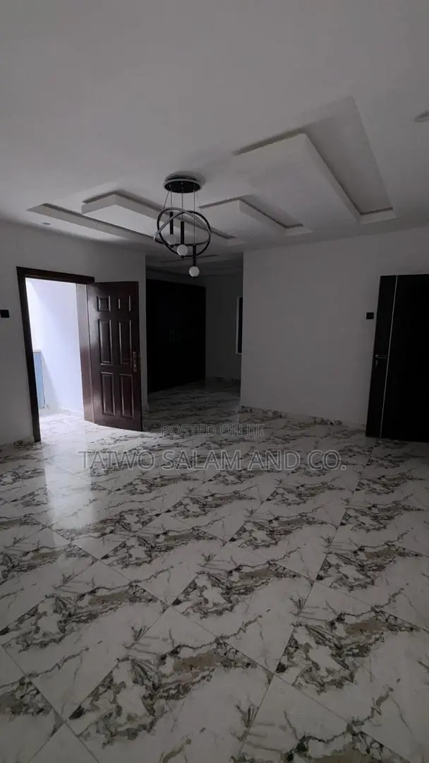 4bdrm Duplex in Oluyole Estate for sale in Oluyole Estate
