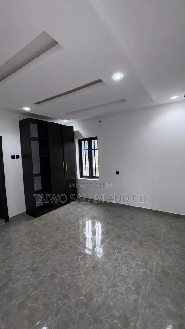 4bdrm Duplex in Oluyole Estate for sale in Oluyole Estate