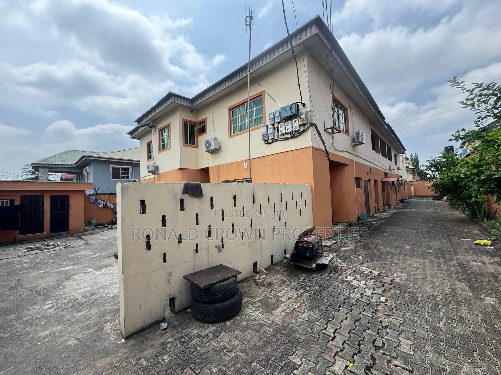 Land With Demolish-Able 750 SQM With Cofo at Magodo Phase One in Magodo Isheri