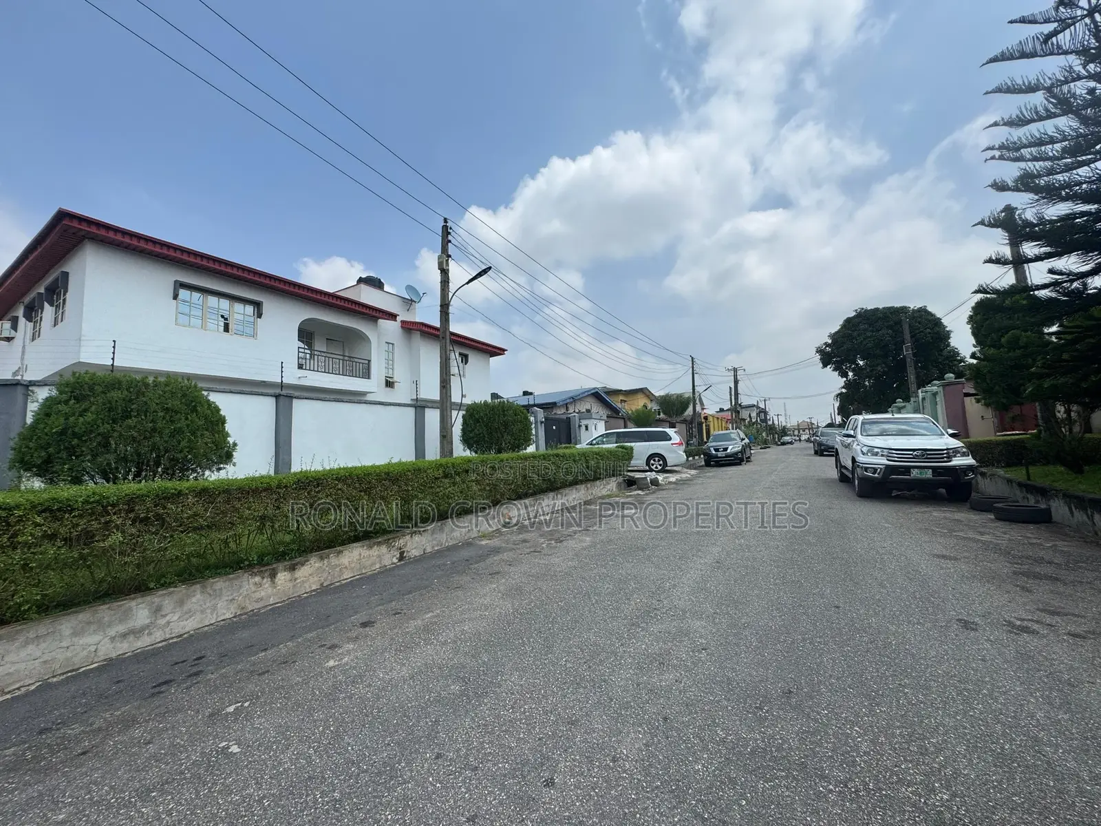 Land With Demolish-Able 750 SQM With Cofo at Magodo Phase One in Magodo Isheri
