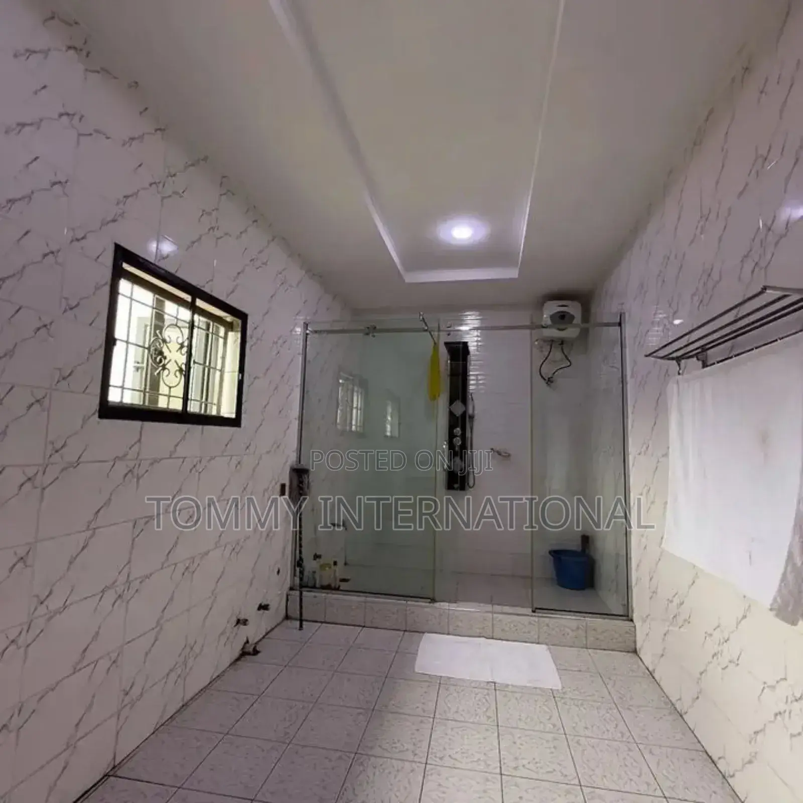 5bdrm Duplex in Alhaji Estate, Port-Harcourt for sale in Port-Harcourt