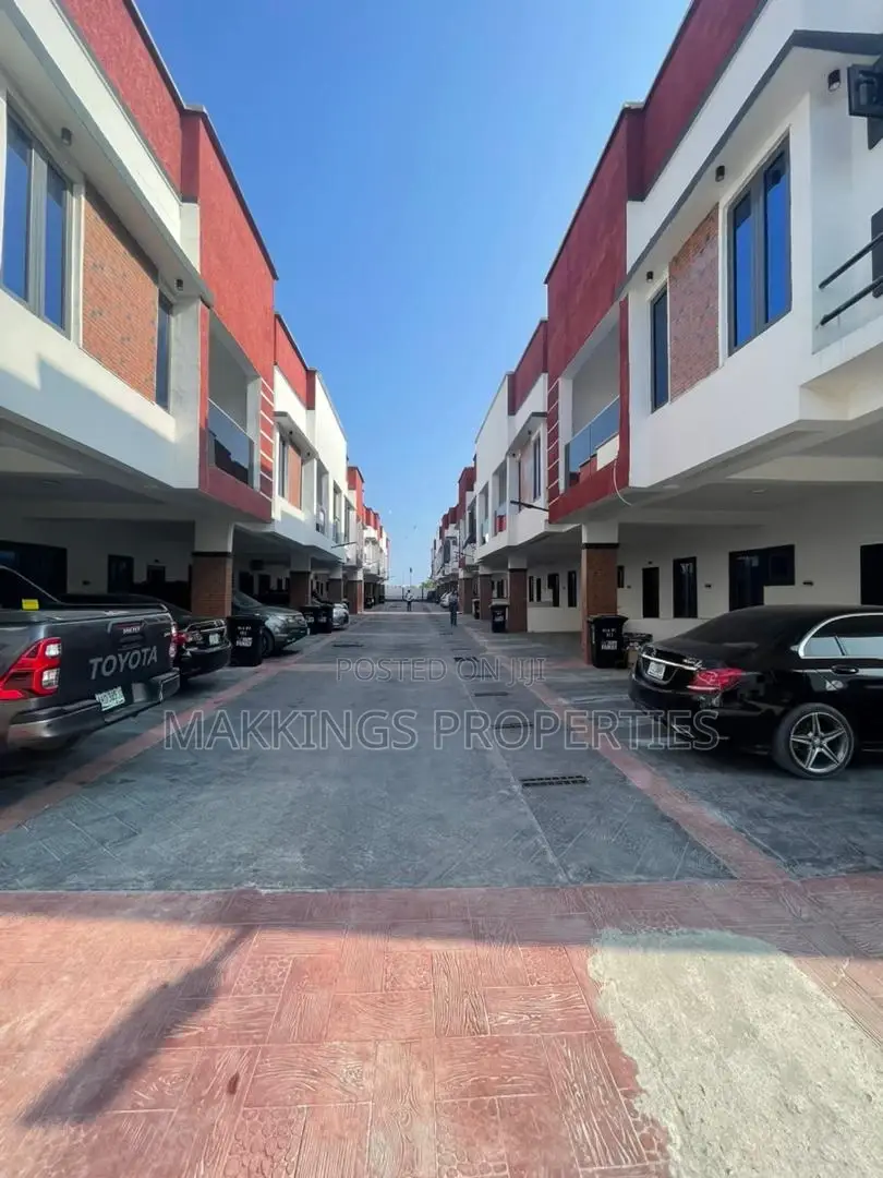4bdrm Duplex in Orchid Road, Chevron for rent in Chevron