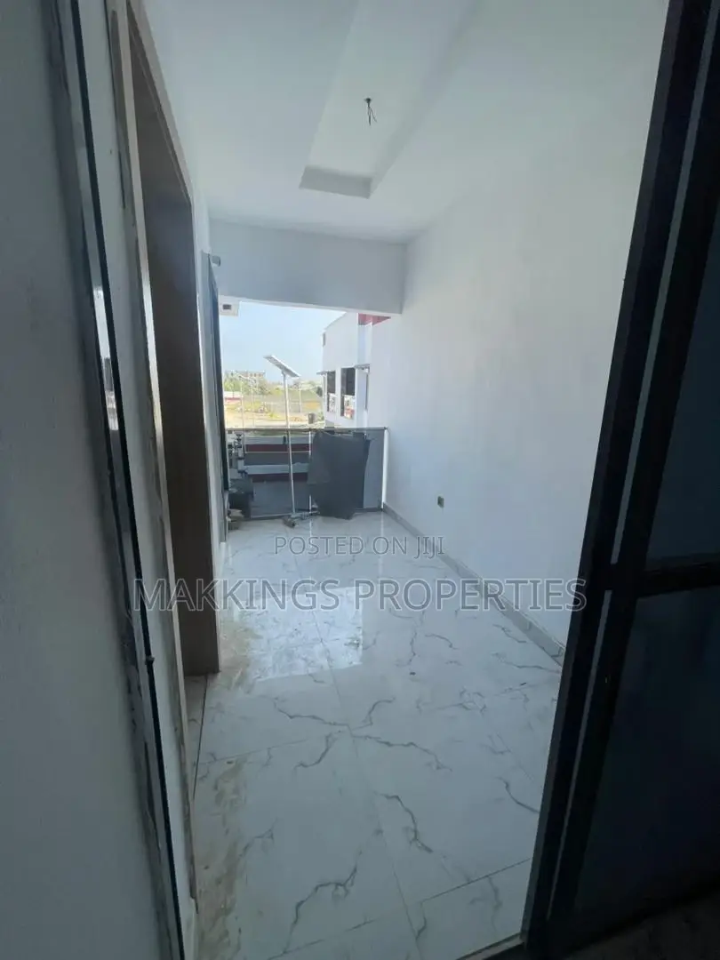 4bdrm Duplex in Orchid Road, Chevron for rent in Chevron
