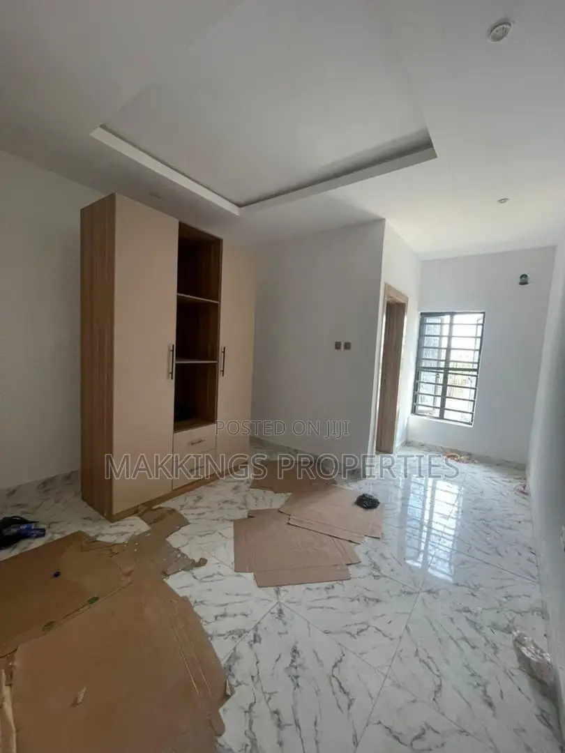 4bdrm Duplex in Orchid Road, Chevron for rent in Chevron