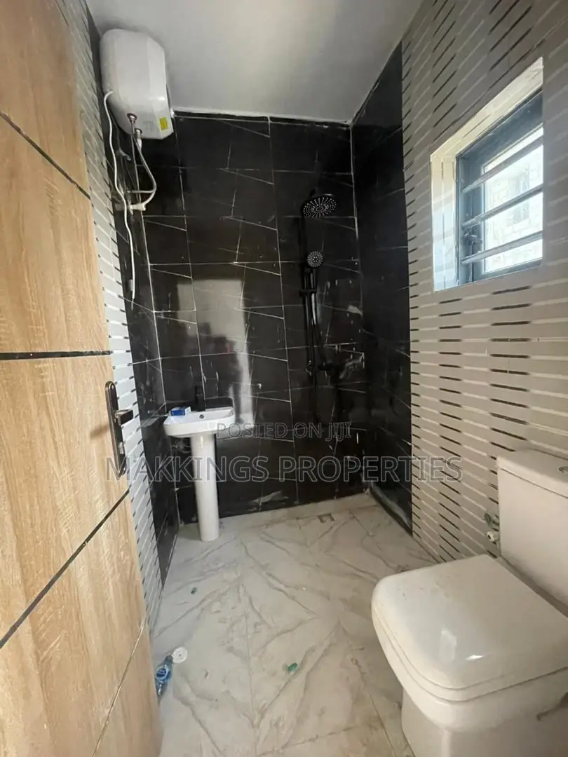 4bdrm Duplex in Orchid Road, Chevron for rent in Chevron