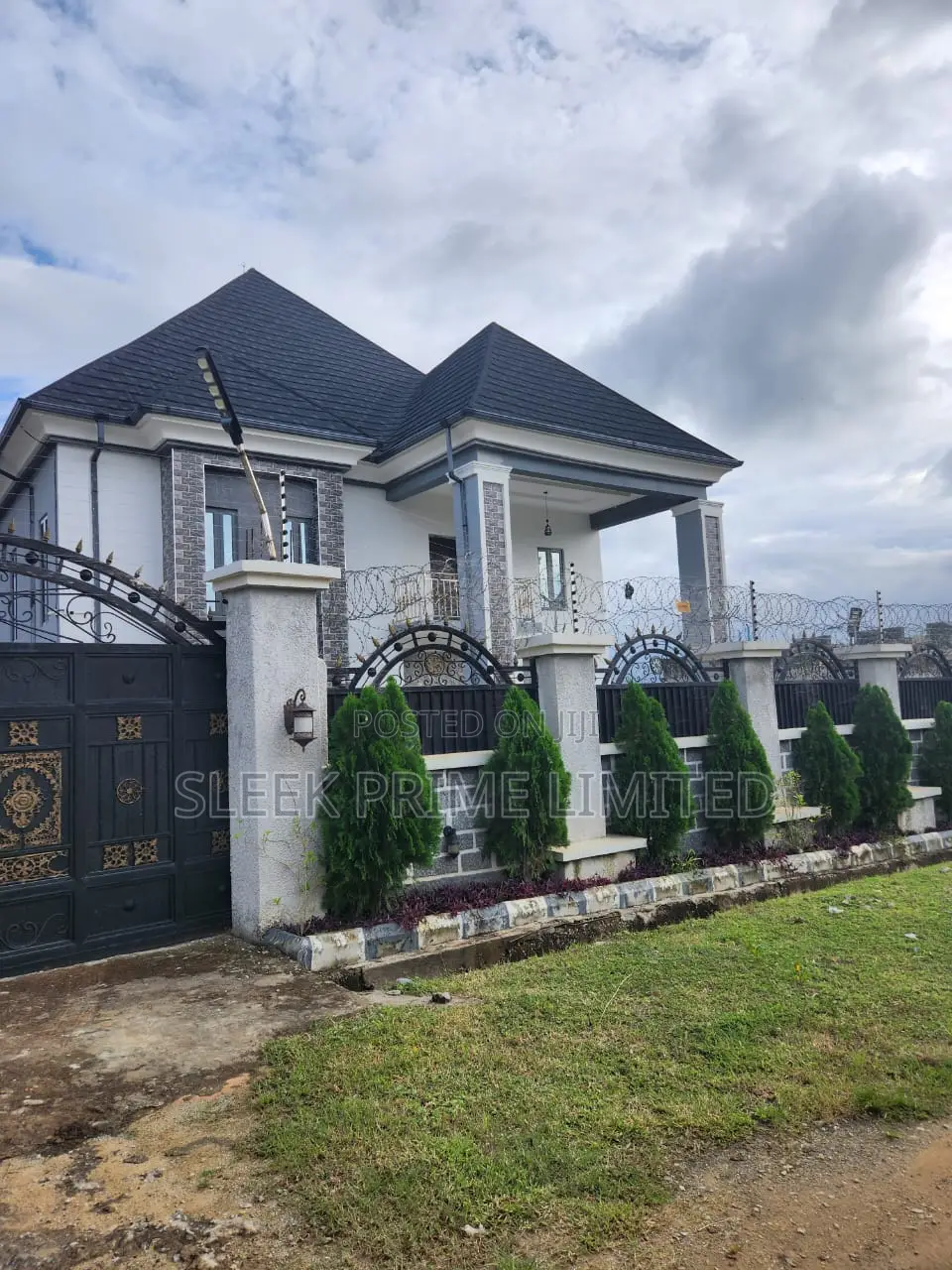 Furnished 5bdrm Duplex in Seaman Metropolitan , FHA for sale in FHA