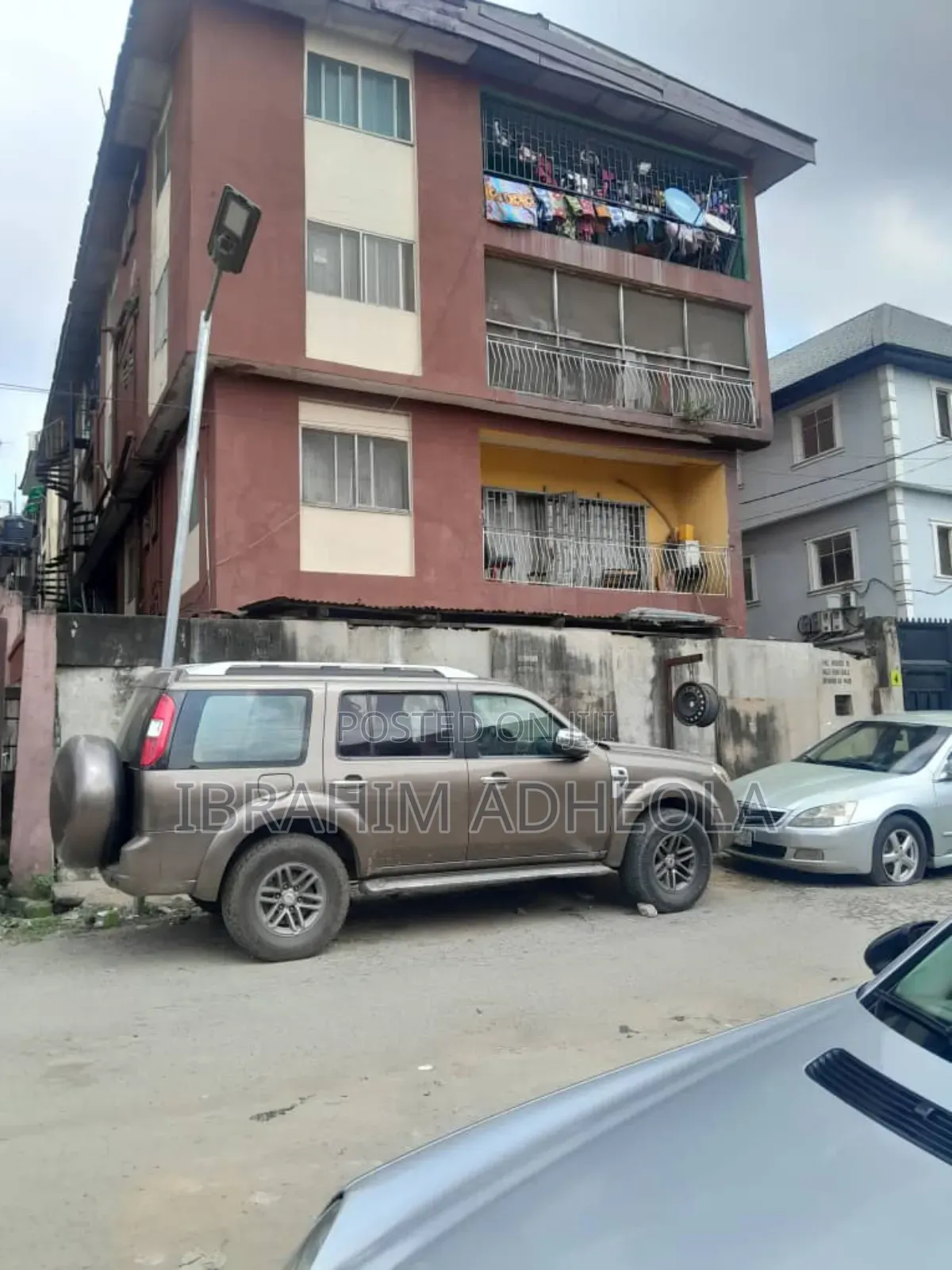 3bdrm Block of Flats in Yaba, Akoka for sale in Akoka