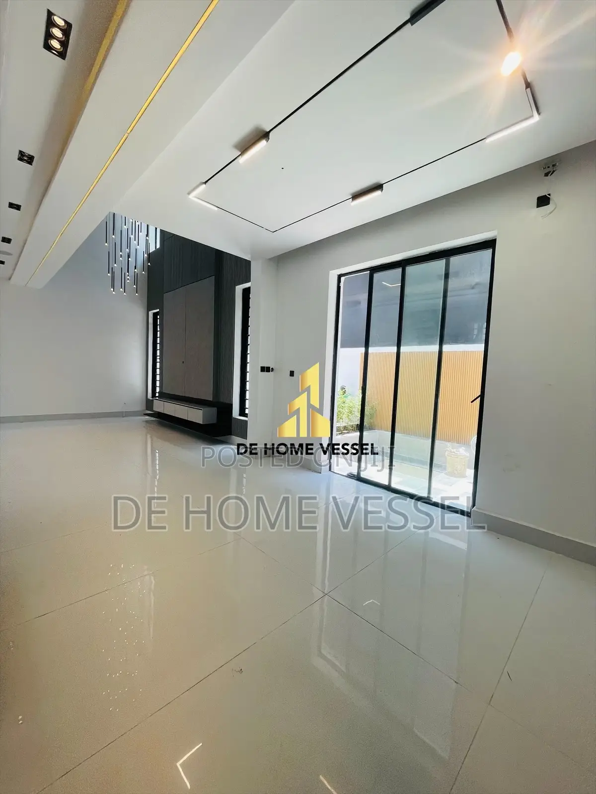 5bdrm Duplex in Lekki Phase 1 for sale in Lekki Phase 1