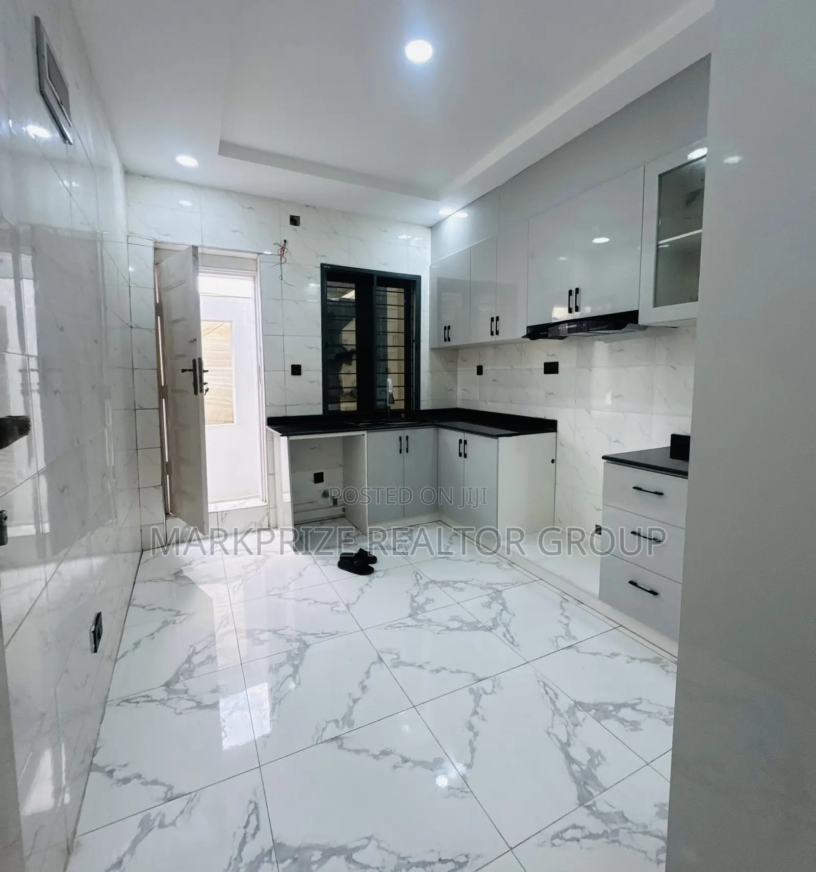 4bdrm Duplex in Maryland Lagos for sale in Maryland