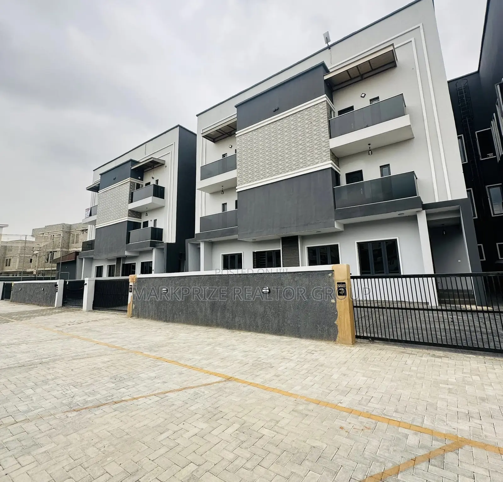 4bdrm Duplex in Magodo Phase 2 Lagos for sale in Magodo
