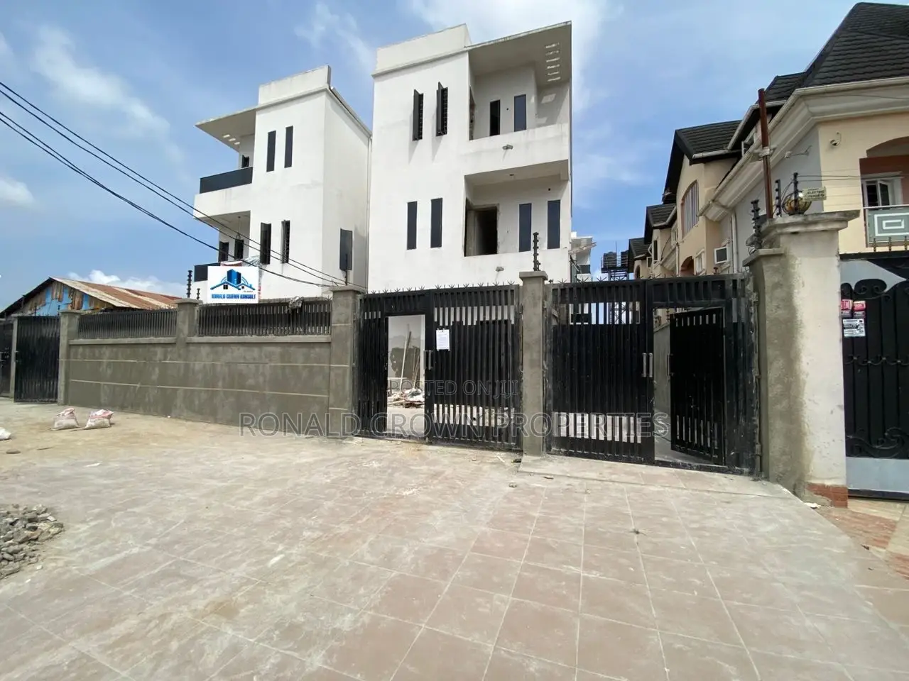 6bdrm Duplex in Apple Junction for sale in Apple Junction