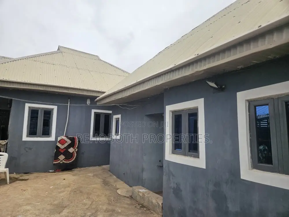 4bdrm Bungalow in Bola Elebu, Ibadan for sale in Ibadan