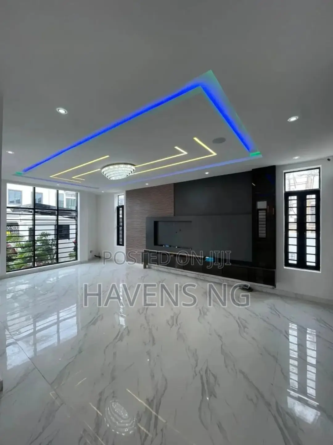 5bdrm Duplex in Chevron for sale in Chevron