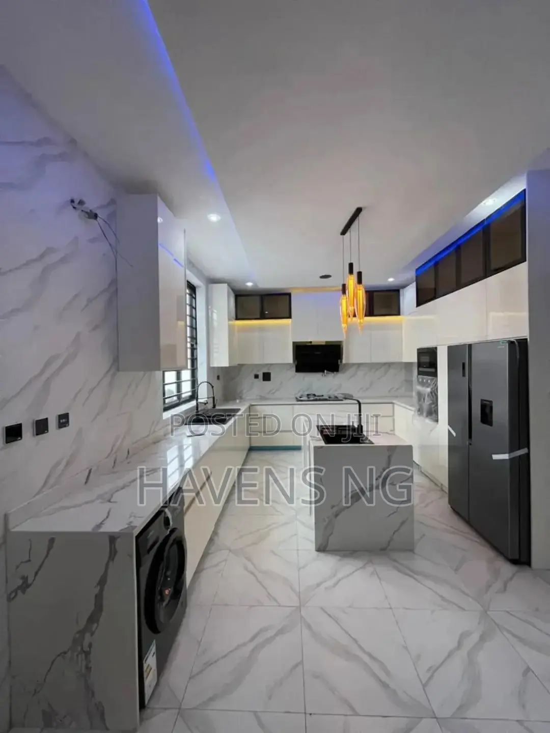 5bdrm Duplex in Chevron for sale in Chevron