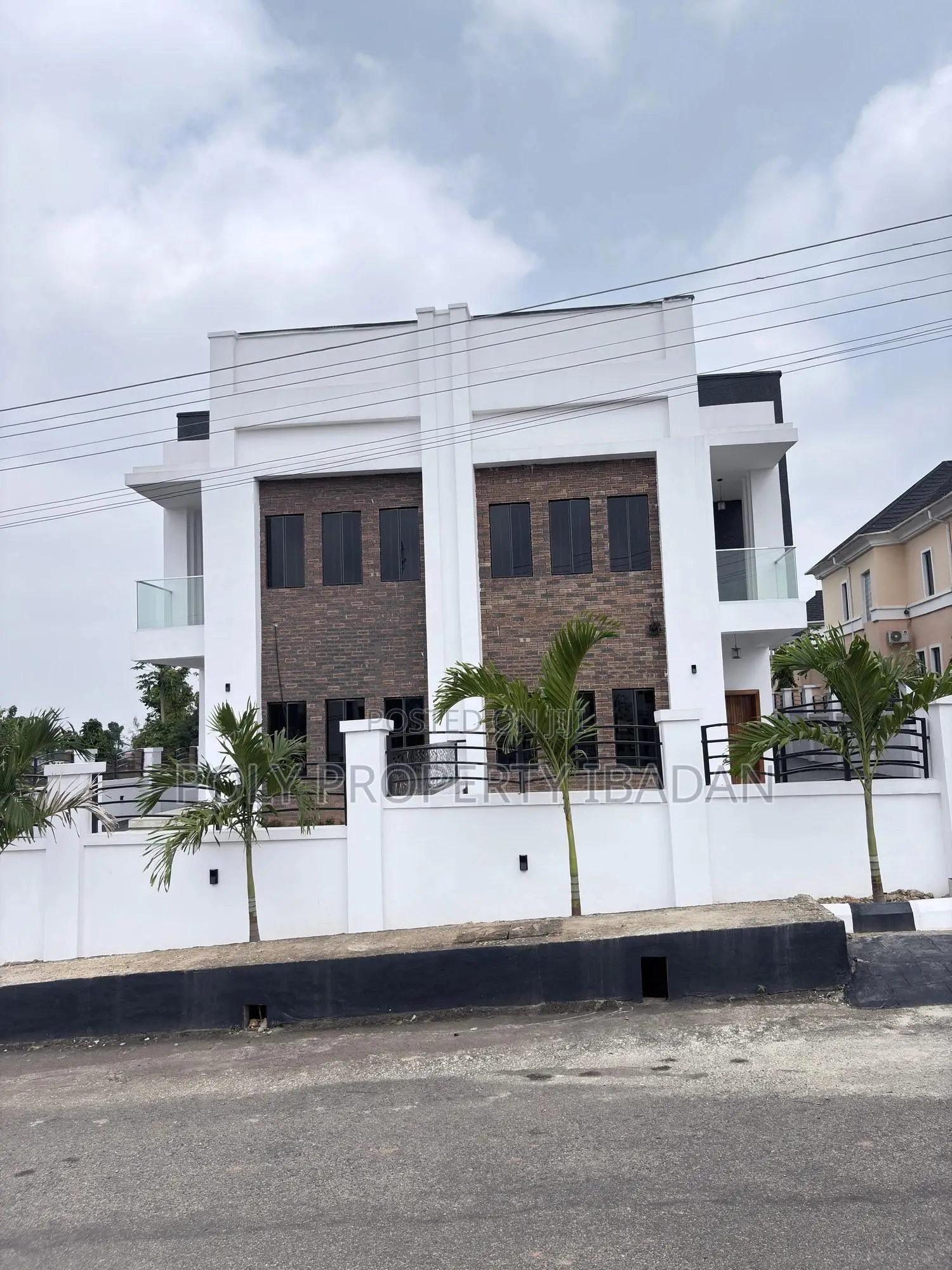 4bdrm Duplex in Legacy Estate,, Ibadan for sale in Ibadan