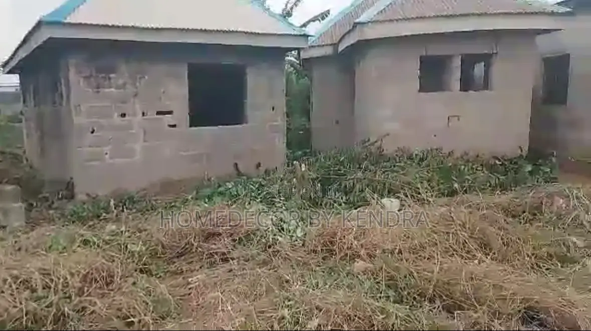 Land And Uncompleted Roomself in Agbara-Igbesan