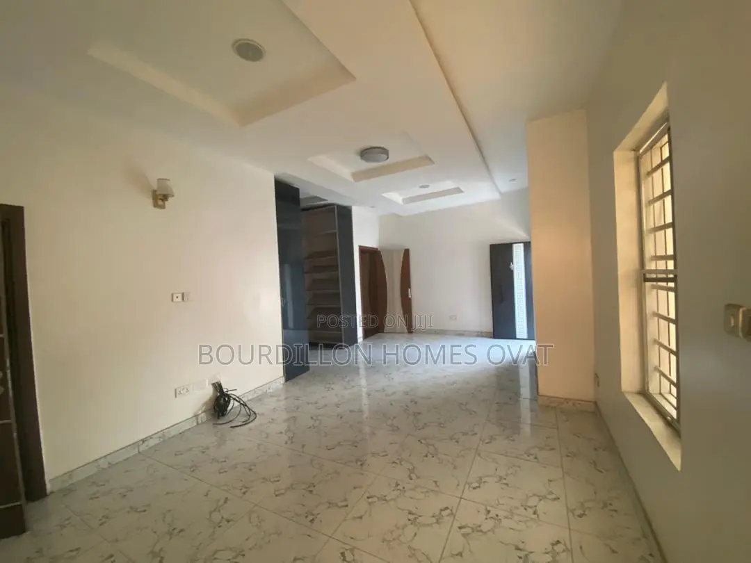 5bdrm Duplex in Lekki for sale in Lekki