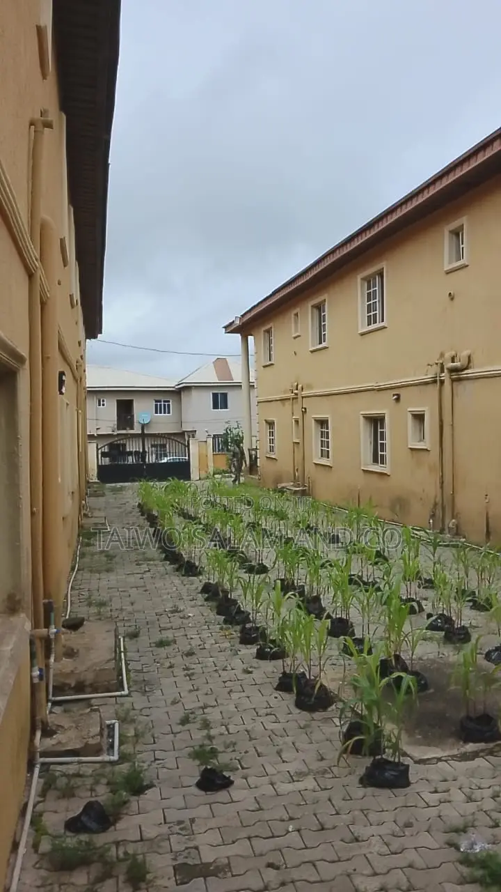Functioning 44 Rooms Self Contained Hostel Funab Abeokuta University in Odeda