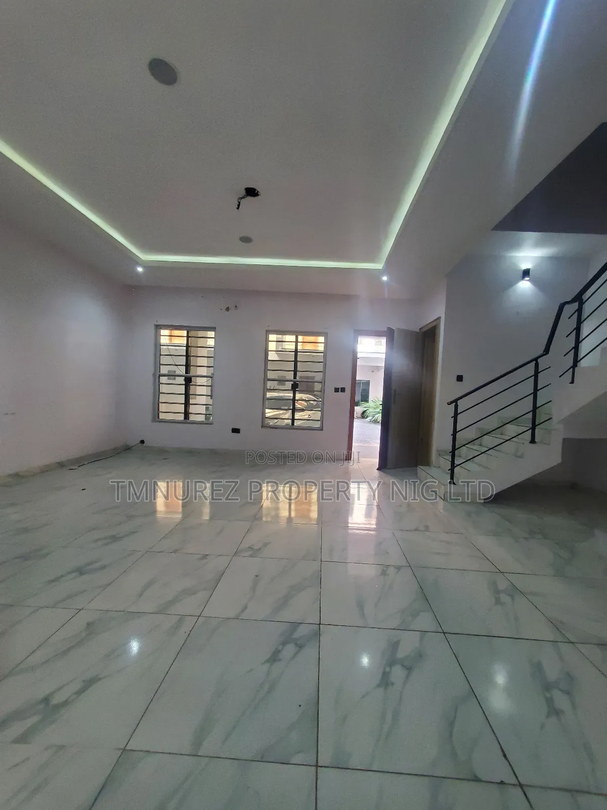 4bdrm Duplex in Orchild Road, Chevron for sale in Chevron