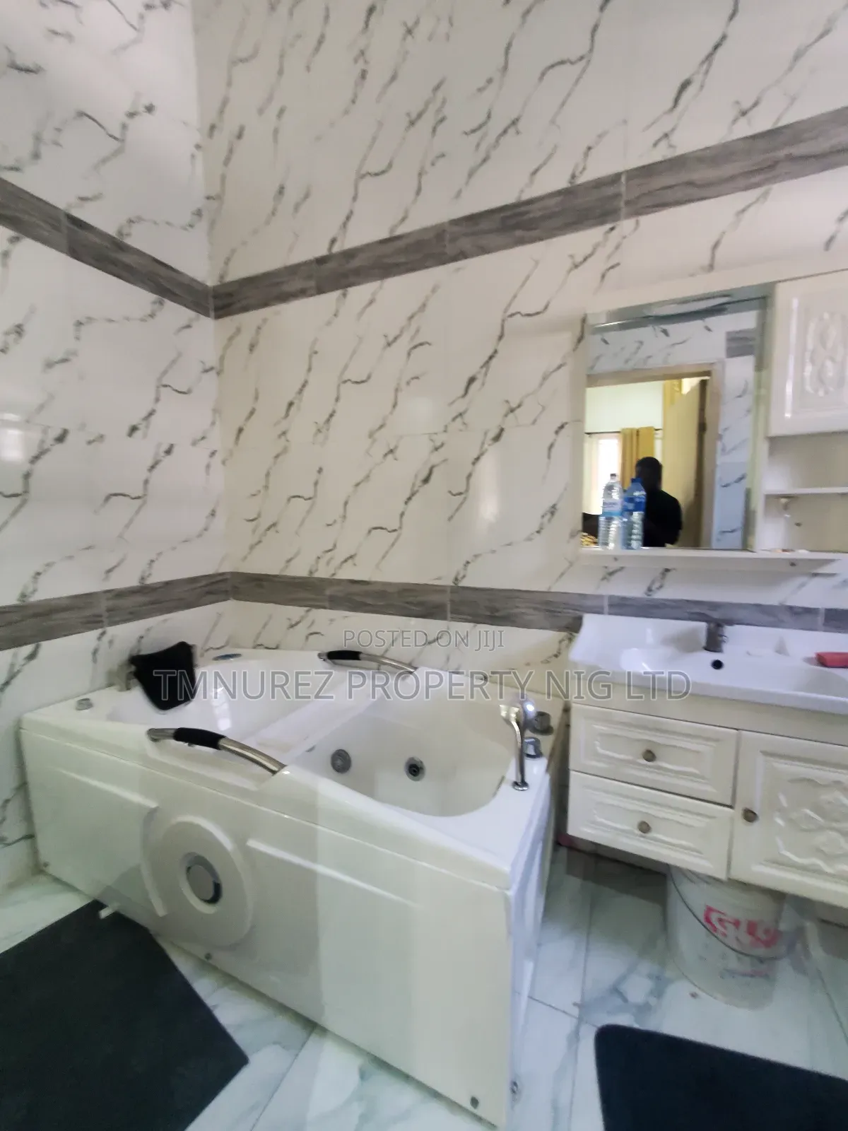 Furnished 4bdrm Duplex in Orchil Road, Chevron for sale in Chevron