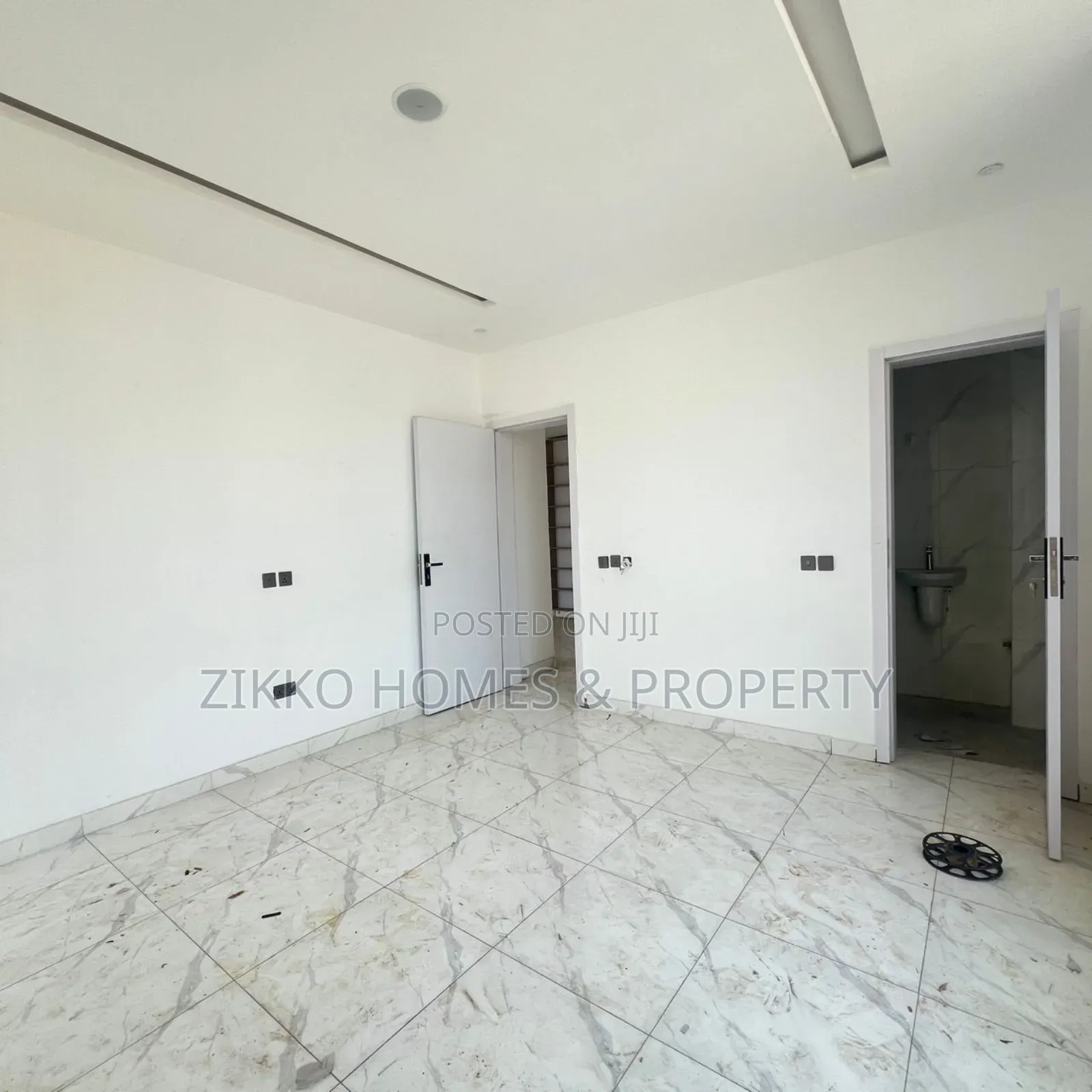 2bdrm Apartment in Orchid Road, Lekki for sale in Lekki