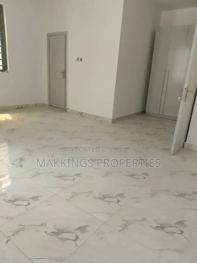 3bdrm Duplex in Chevron for sale in Chevron