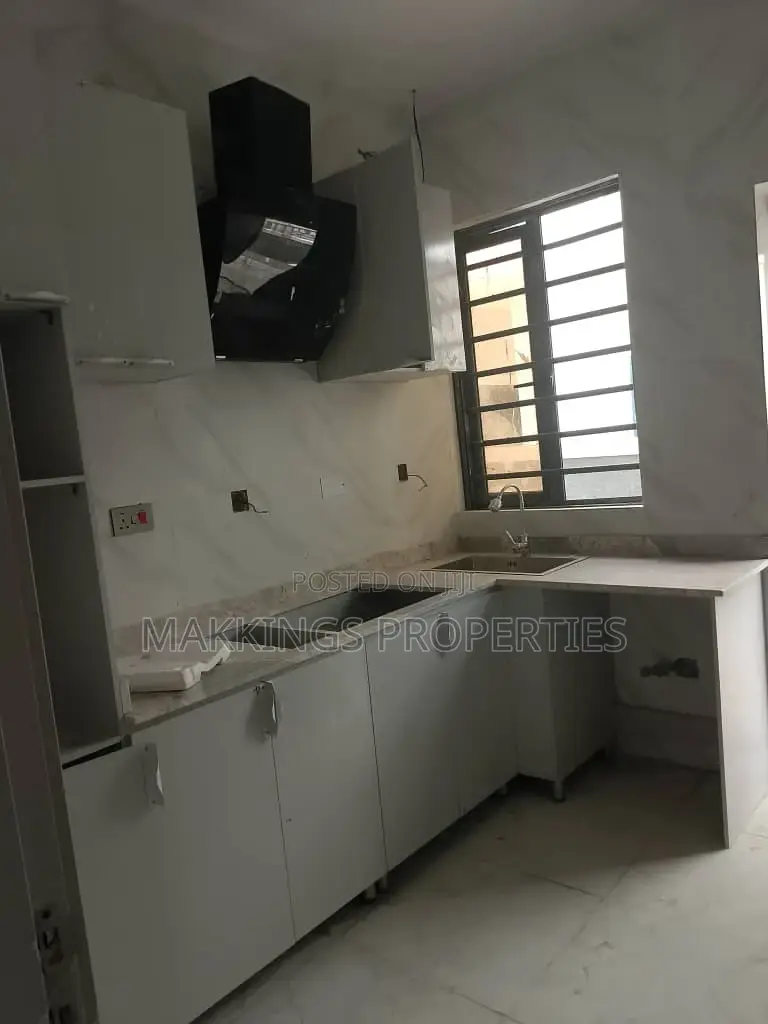 3bdrm Duplex in Chevron for sale in Chevron