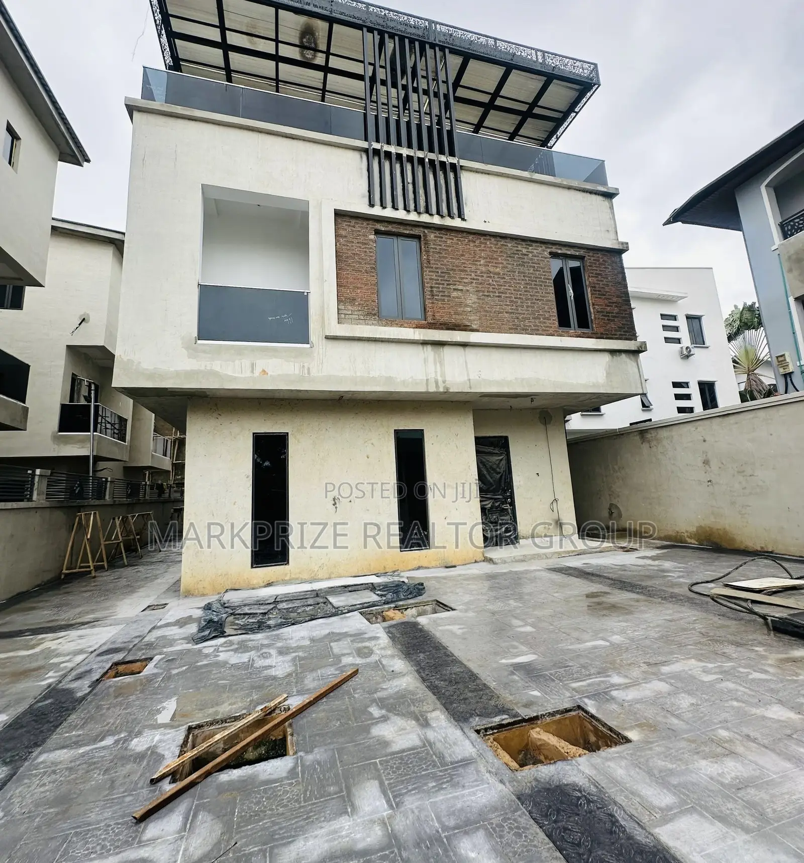 5bdrm Duplex in Ikeja Gra Lagos for sale in Ikeja GRA