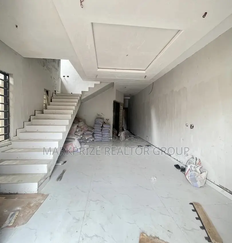 4bdrm Duplex in Allen Ikeja Lagos for sale in Ikeja