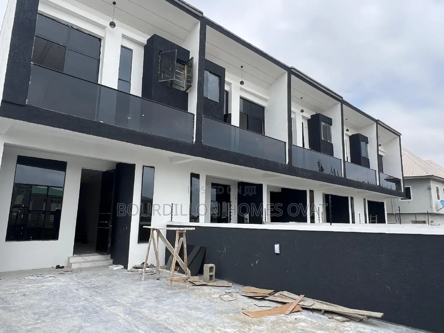 4bdrm Duplex in Ikota Villa Estate for sale in Ikota