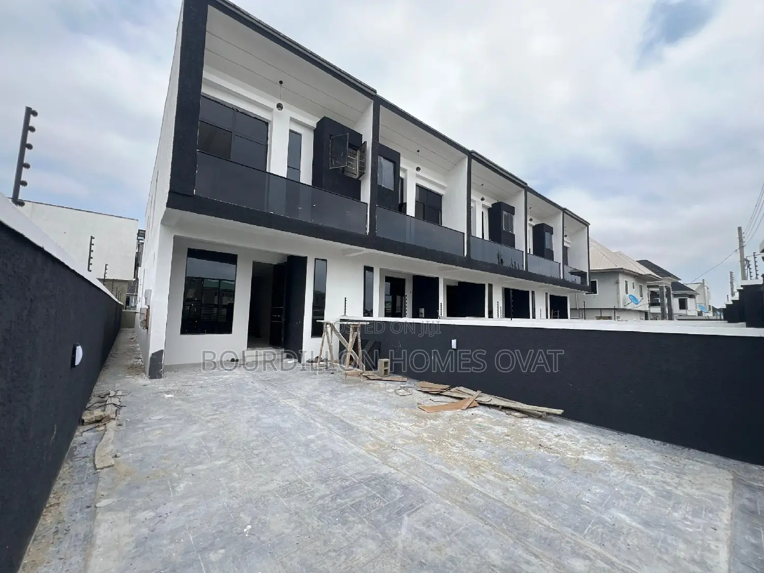 4bdrm Duplex in Ikota Villa Estate for sale in Ikota
