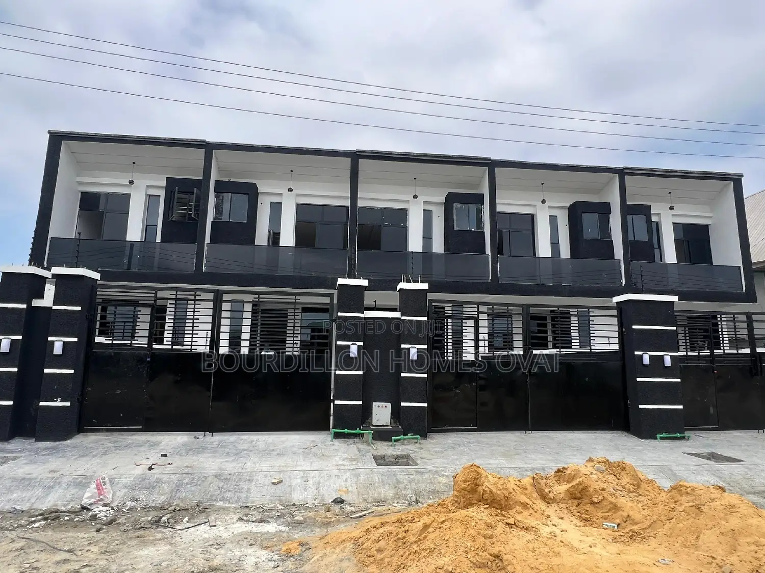 4bdrm Duplex in Ikota Villa Estate for sale in Ikota