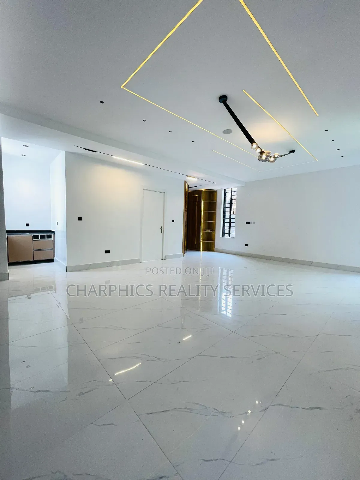5bdrm Duplex in Lekki Phase 1 for sale in Lekki Phase 1