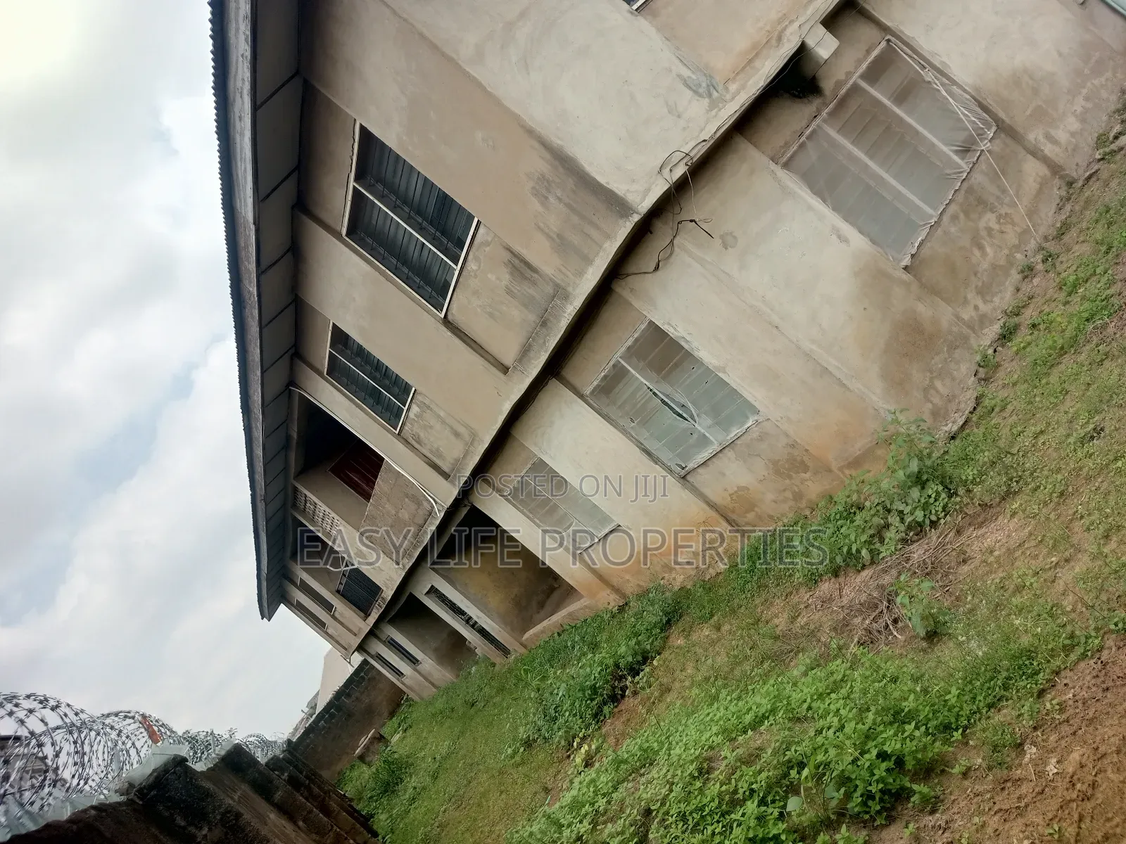 3bdrm Block of Flats in Akingbade, Alakia for sale in Alakia